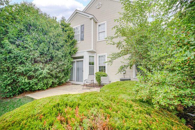 Building Photo - 4914 Montauk Dr