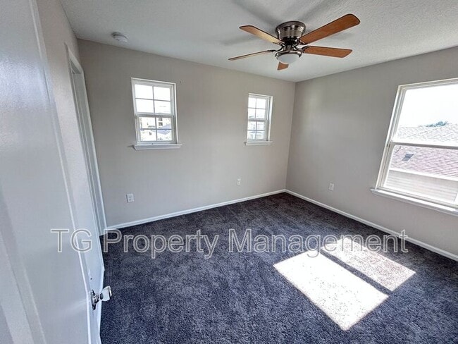 Building Photo - 102 Bluejack Ln