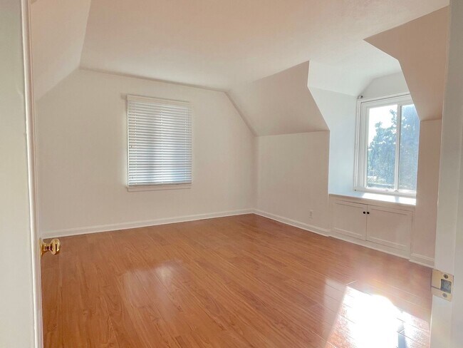 Building Photo - 1055 Winston Ave