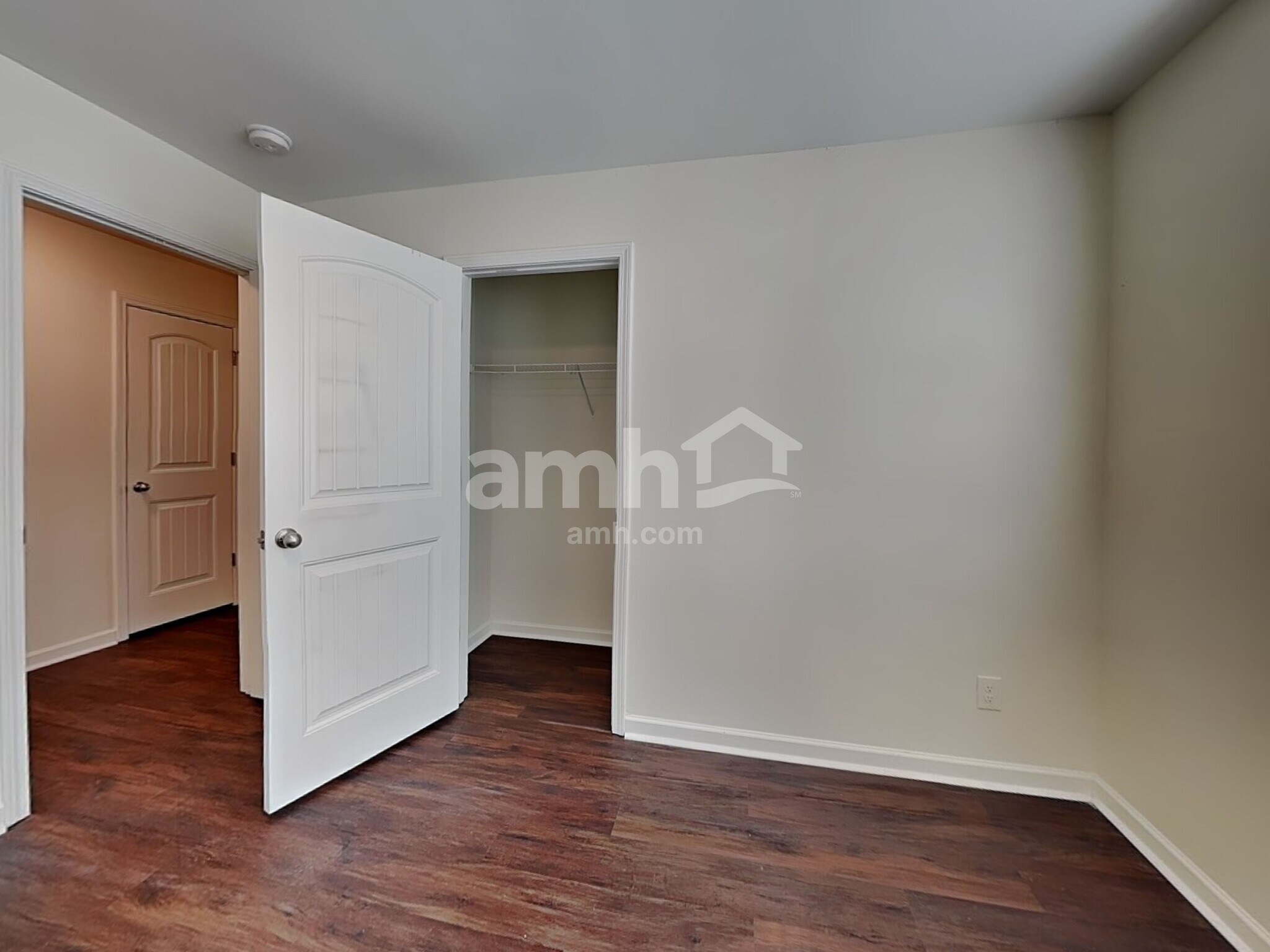 Building Photo - 351 Shady Glen