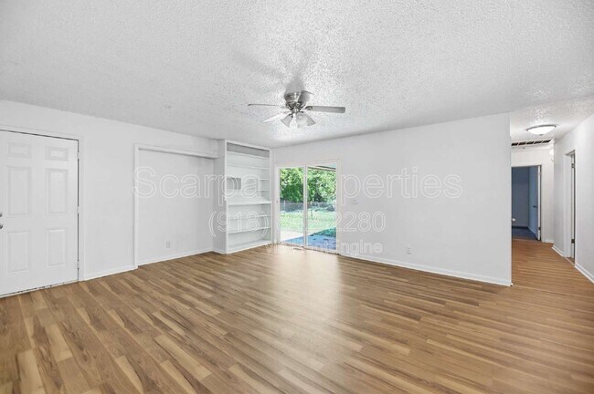 Building Photo - 313 E Woodrow Pl