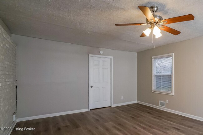 Building Photo - 5405 Tivoli Dr