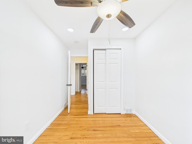 Building Photo - 2033 Valleyview Dr