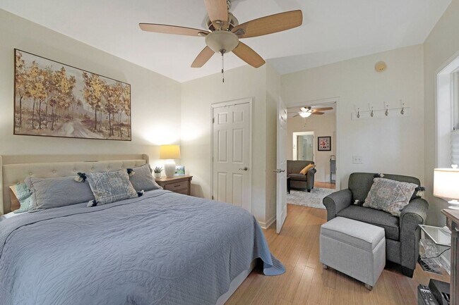 Building Photo - Charming 2BR Condo in Asheville