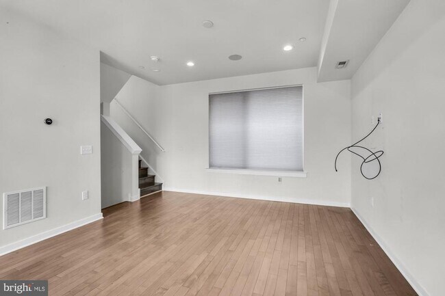 Building Photo - 2137 E Lehigh Ave
