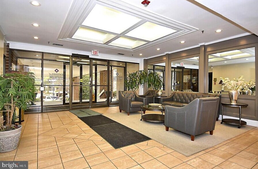 Lobby - 6300 Stevenson Ave