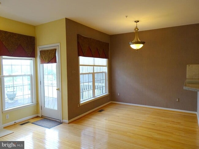 Building Photo - 213 Silverbell Ct