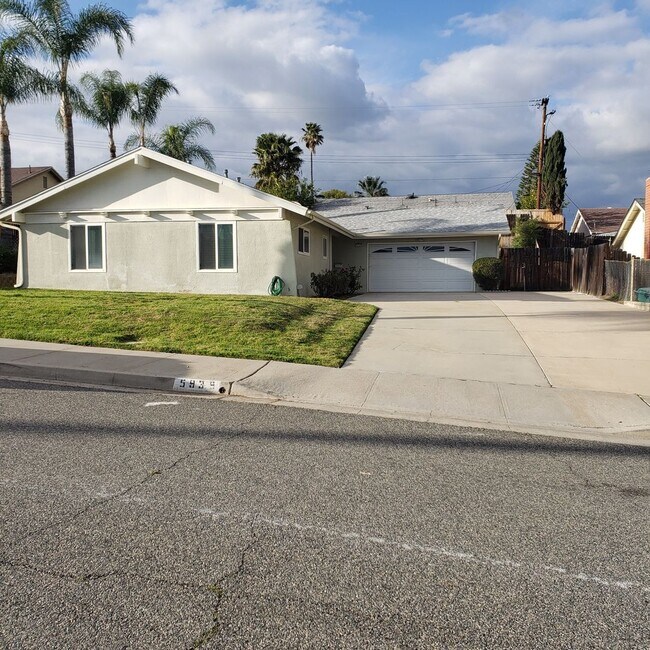 Building Photo - 5939 Petite Ct