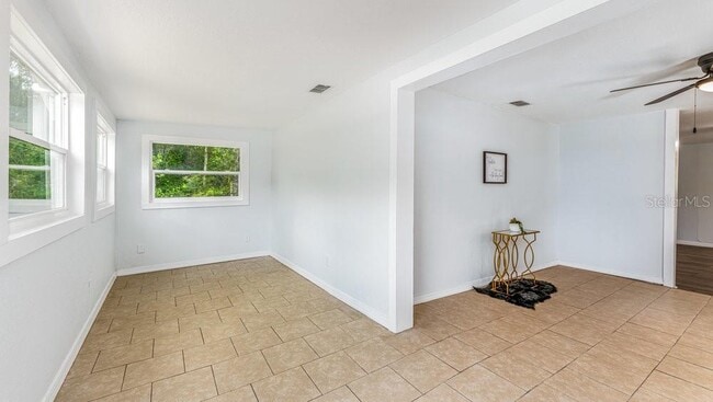 Building Photo - 912 E Carolina Ave