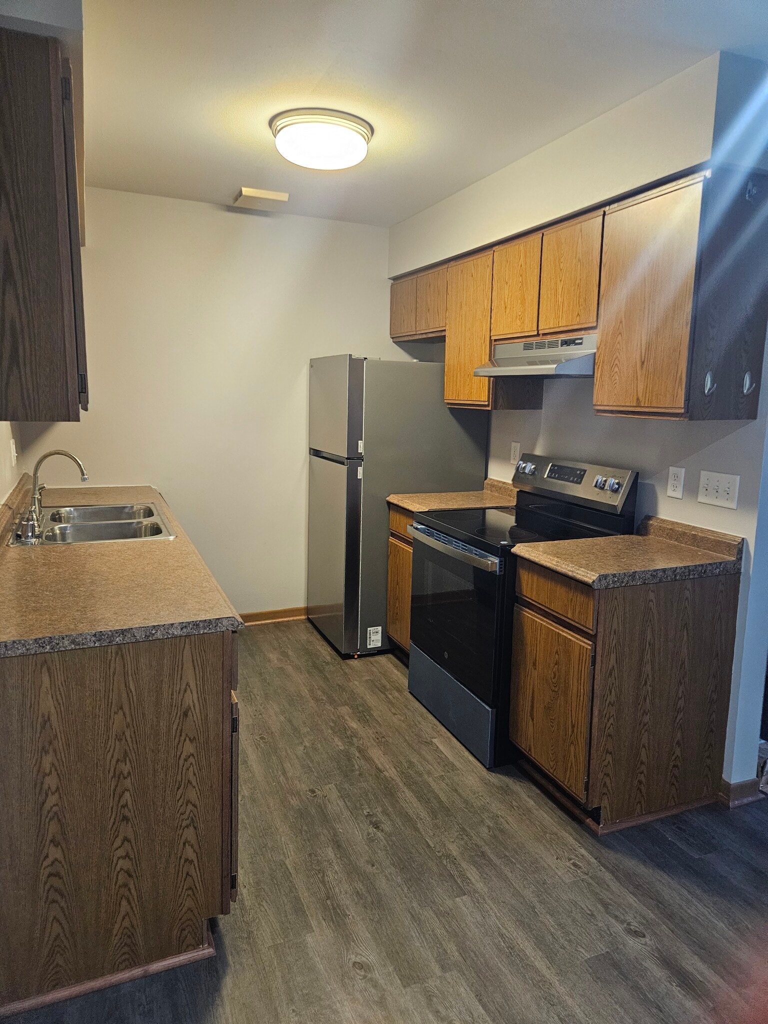 Building Photo - 2035 Sylvan Way