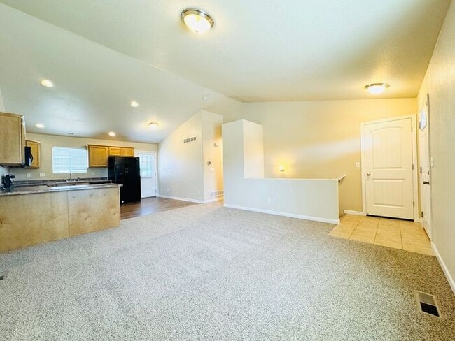Building Photo - Spacious Ranch Style Home with 3 Bedrooms ...