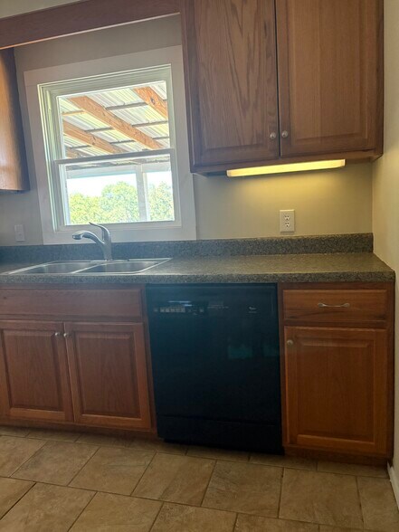 Building Photo - 84 Skyview Ter