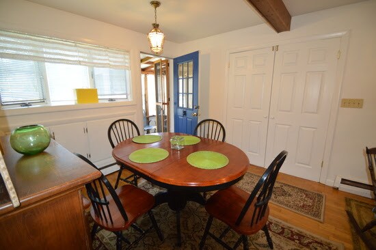 Open dining and living area - 28 Merton Rd