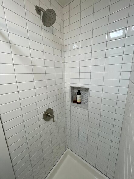 Building Photo - 129 Gordon Ter