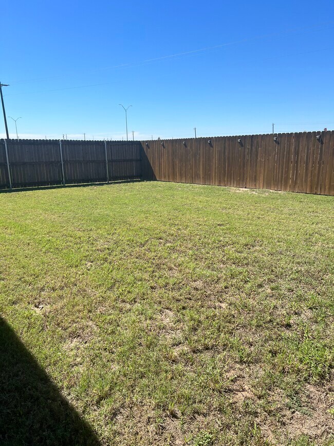 Building Photo - 1306 E Sonador Dr S