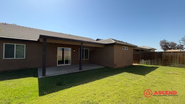 Building Photo - 3 Bedroom Home In Southwest Bakersfield!