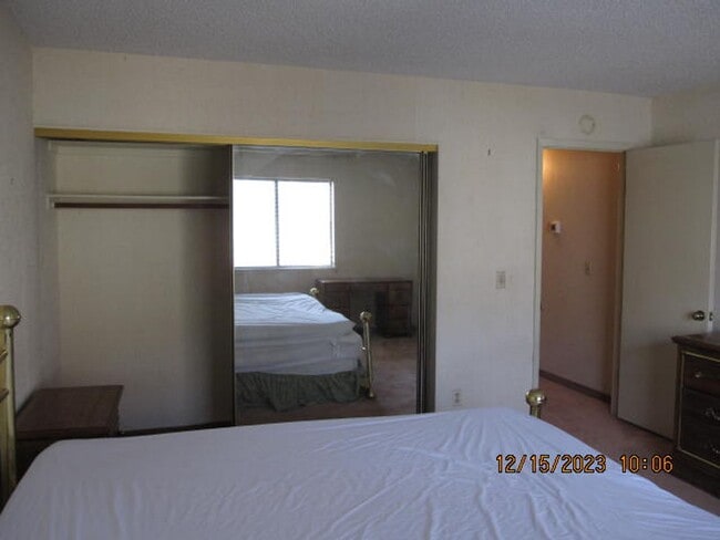 Building Photo - CENTRAL LOCATION - 89119