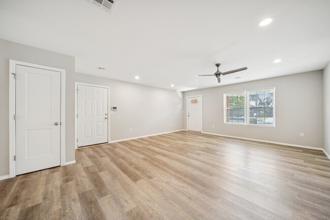 Building Photo - 5429 S Norfolk Ave