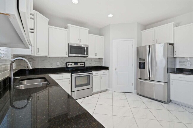 Building Photo - Welcome Home: Spacious 3-Bedroom Retreat i...