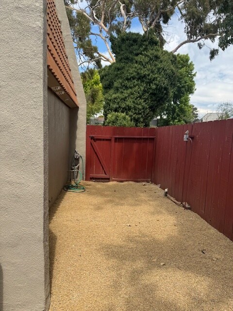Building Photo - 1527 Royal Way