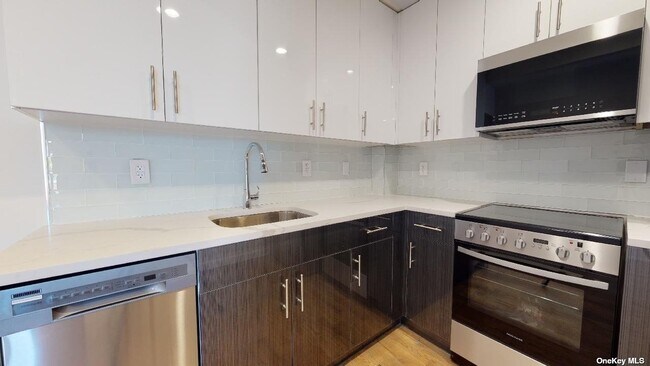 Building Photo - 13828 Queens Blvd