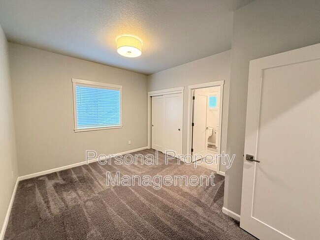 Building Photo - 16332 NE 21st St