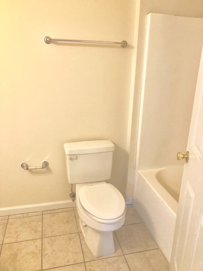 Building Photo - 2 BR 2.5 bath townhouse close to Troy University