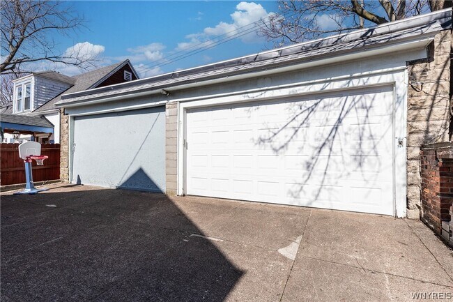 Building Photo - 230 Pennsylvania St