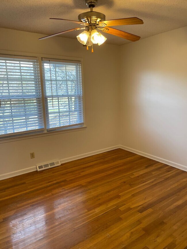 Building Photo - 3/1.5 Country House in Adairsville $1,595