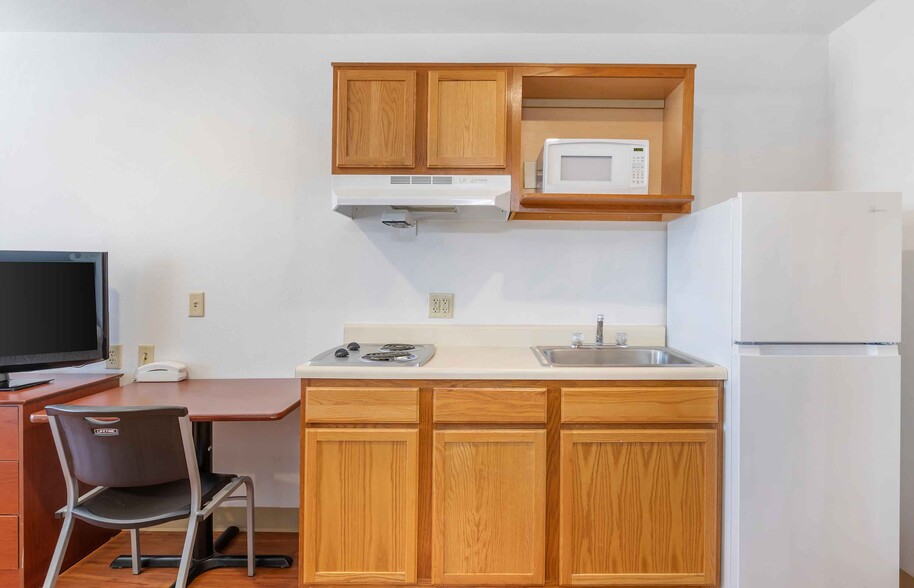 Building Photo - Furnished Studio-Omaha - Southwest