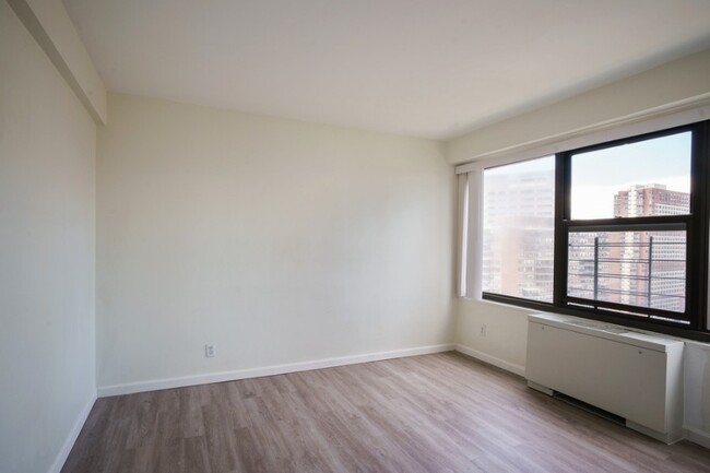 Building Photo - 135 Montgomery St