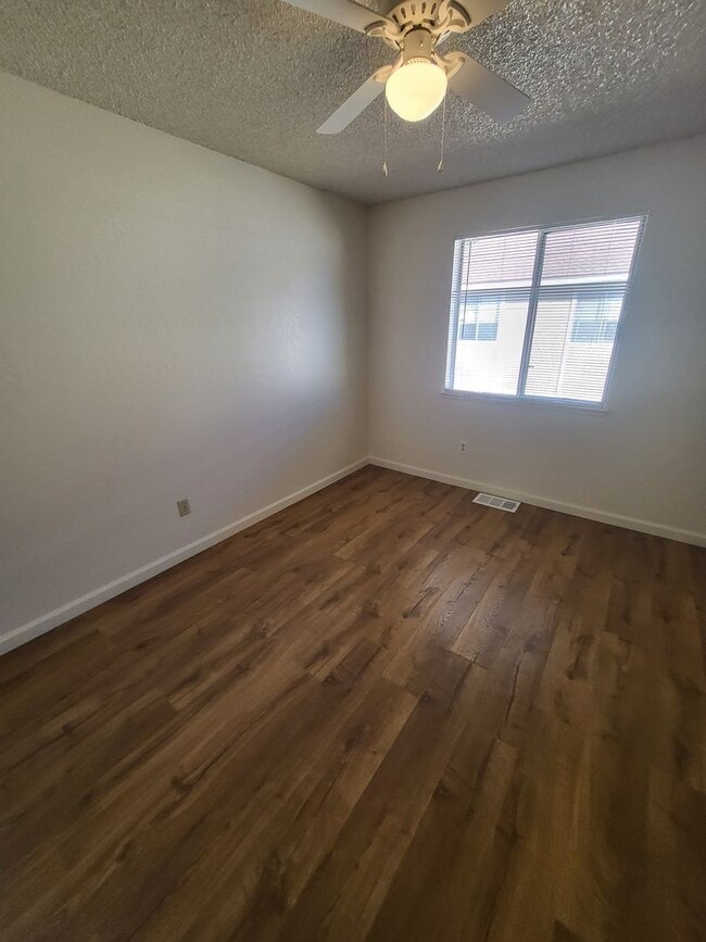 Building Photo - 401 Allouette Way