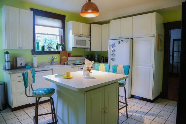 Building Photo - 216 Washington St