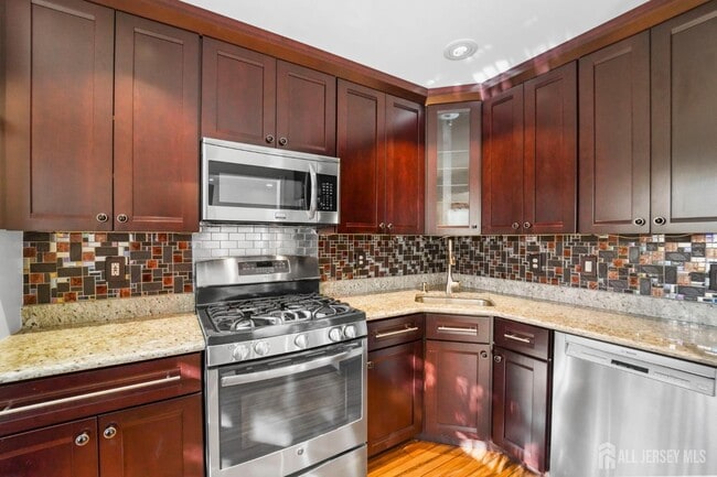 Building Photo - 13 Jill Ct