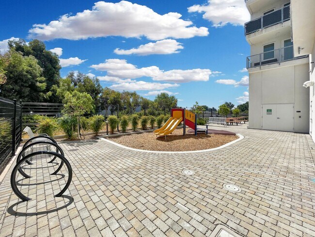 Building Photo - Modern 2BD Fremont Condo – EV Charger, Bal...