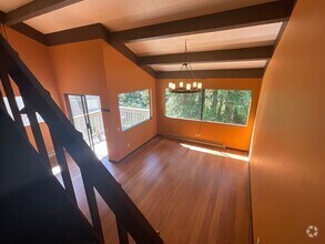 Building Photo - 1 Bed, 2 Bath Condo - Feels Like a Treehouse!