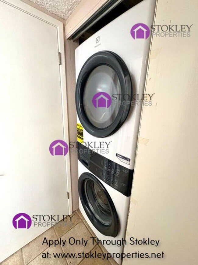 Building Photo - 1354 Tree Garden Pl