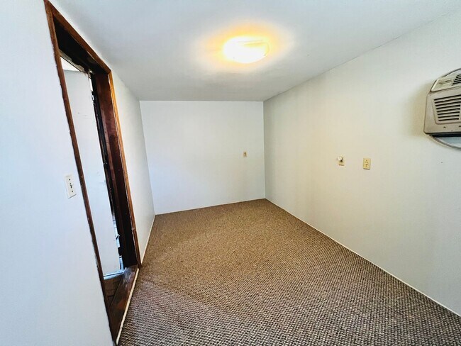 Building Photo - 2610 1/2 N Hudson Ave