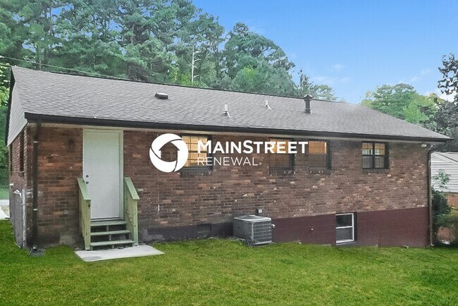 Building Photo - 3 Bedroom Pet-Friendly Home in East Point, GA with Main Street Renewal