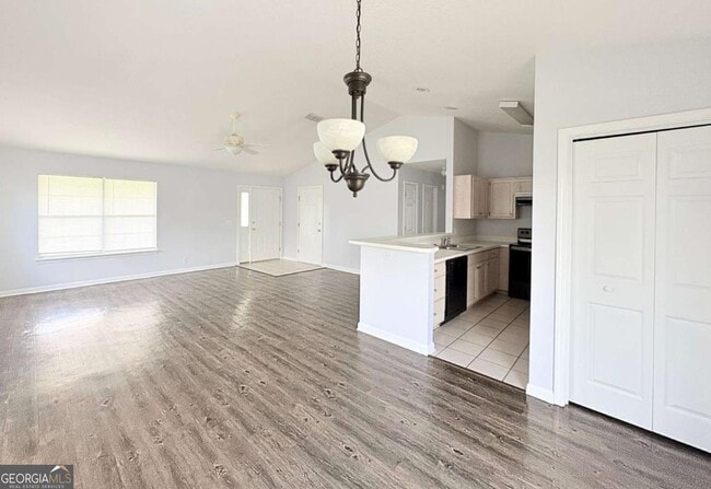 Building Photo - 120 Pleasant Breeze Way
