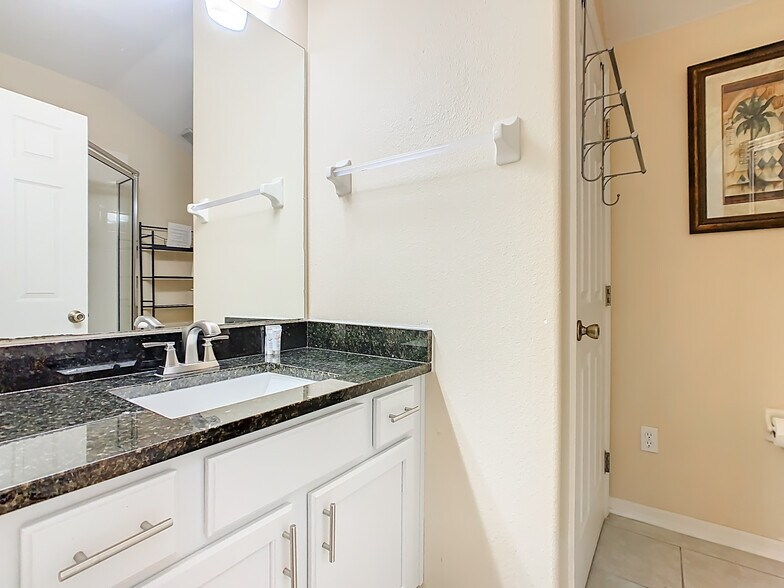 Building Photo - 2041 Morning Star Dr
