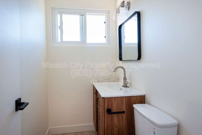 Building Photo - 5533 Carpinteria Ave