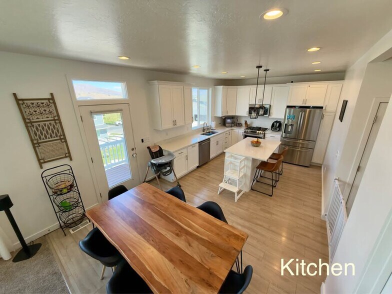 Building Photo - 2693 E Gambel Oaks Dr