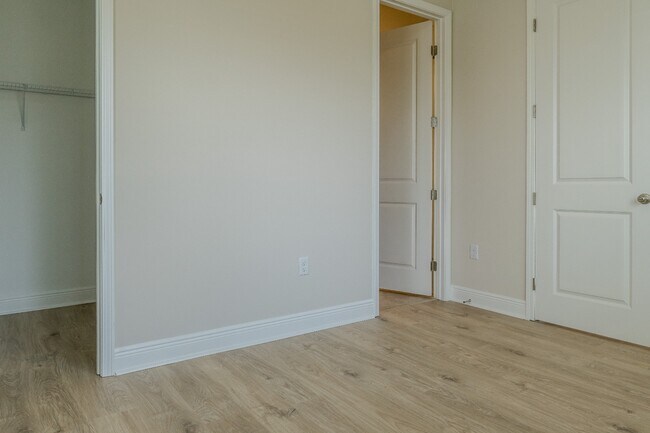 Building Photo - 16705 Victoria Grv Aly