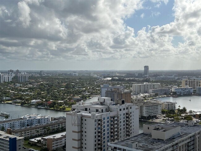 Building Photo - 1830 S Ocean Dr