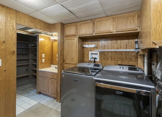 Building Photo - Beautiful 3-Bed 1.5-Bath House in Waterloo