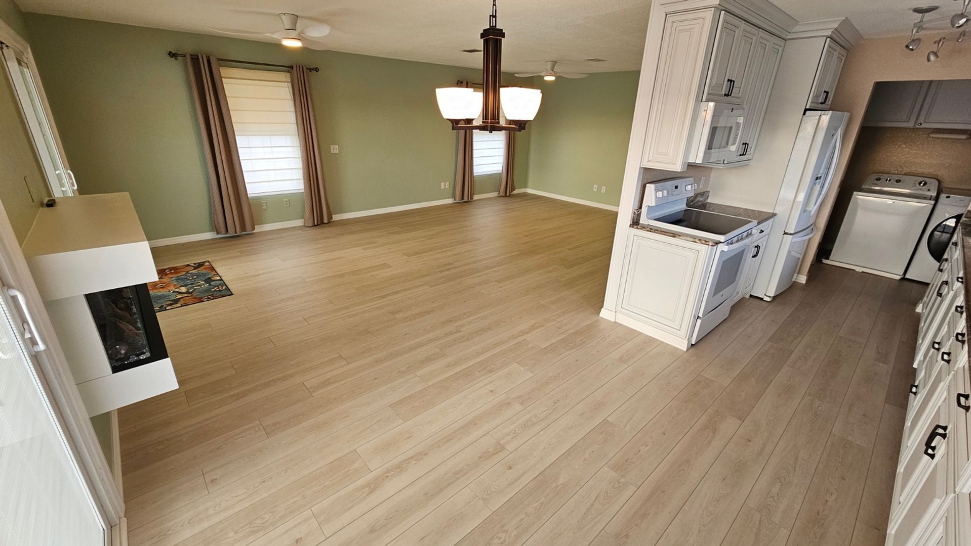 Building Photo - 3340 Oleander Dr