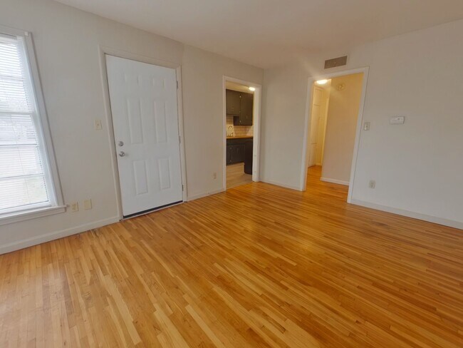 Building Photo - 1823 N Jeanette Ave