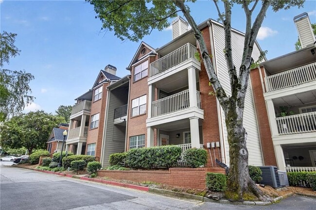 Building Photo - 1021 Chastain Park Ct NE