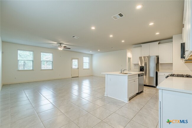 Building Photo - 124 Mary Max Cir